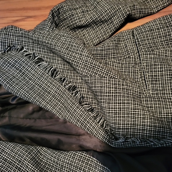 Women's oversized plaid blazer with fringe trim medium - Picture 3 of 3